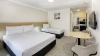 The Phoenix Artesian Spa Resort and Accommodation - parking