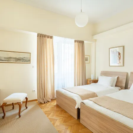 Athens Squared Apartments Отели рядом с достопримечательностью «Военный музей»