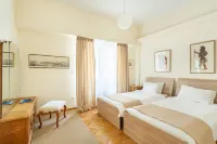 Athens Squared Apartments Hoteles en Pagkrati