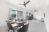 Zen Coastal Hideaway Modern Hospital Beach
