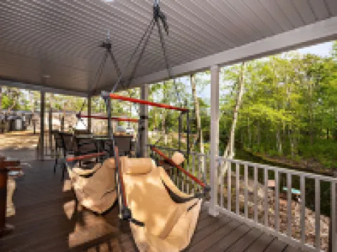 Swan Lake Resort Hotels in Galloway