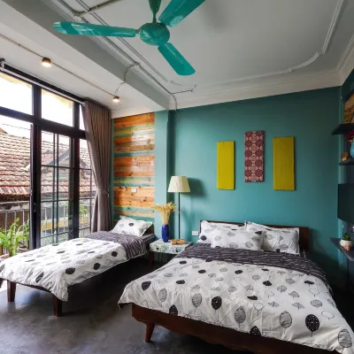 Little Anh House Hotel berhampiran Penjara Hoa Lo