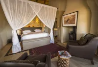 Impodimo Game Lodge - Balkoner