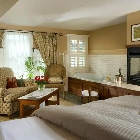 Lake Pointe Inn