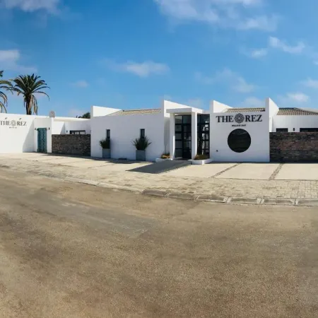 The Rez Guesthouse Отели в г. Уолфиш-Бей