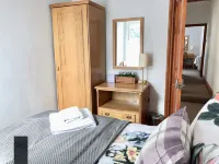 Purple Cloud Cottage Hotels in Портсмут