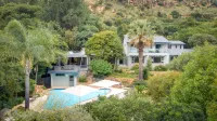 The Cliffside Boutique Getaway - Villas
