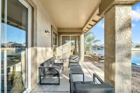 Lakefront Oasis Hotels in Glendale