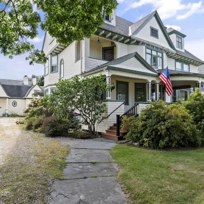 South Shire Hotels near Bennington College