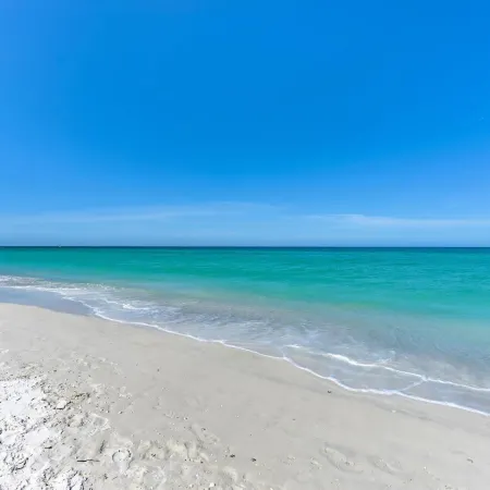 Bradenton Beach Club Bliss-3 Bedroom-2 Bathroom Condo-Elevator-2 Pools-Hottub-Private Beach Access