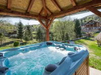 Adorable Home with Pool & Hot Tub Surrounded by Beautiful Nature - Homestays