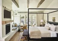 The Inn at Mattei's Tavern, Auberge Collection - parking