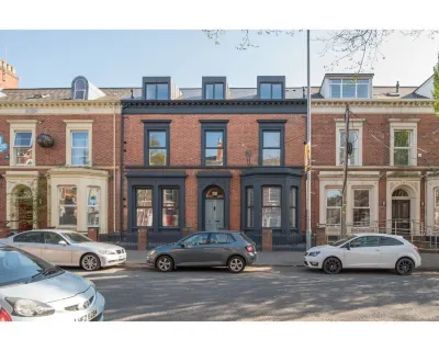 Central Belfast Apartments: University Street