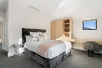 Central Queenstown Villa & Spa by Staysouth Hotels in 