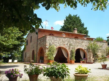 Panoramic Villa in Tuscany Rolling Hill, Well Connected, Everyday New Journey to