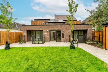 Citystay Living - Finch House Отели рядом с достопримечательностью «TWI Ltd»