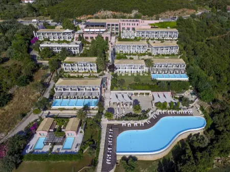 Ionian Blue Bungalows and Spa Resort Отели рядом с достопримечательностью «Port of Vasiliki»