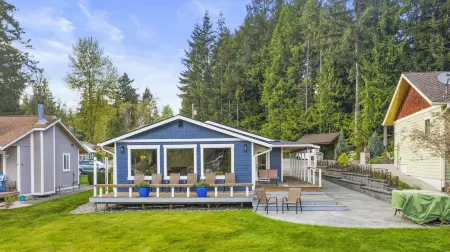 Idyllic Lakeside Getaway - Hidden Gem