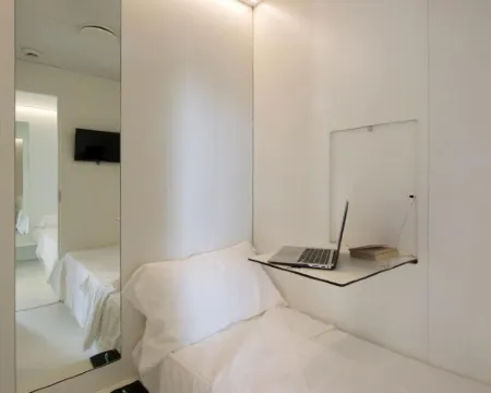 เบดแอนด์บอร์ดิ้ง - โฮสเทล โรงแรมในนาโปลี