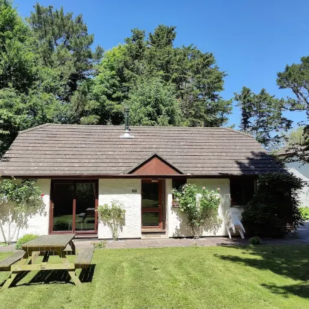 Beech Croft - 3 Bedroom Cottage, sleeps 6, near Perranporth, woodland setting