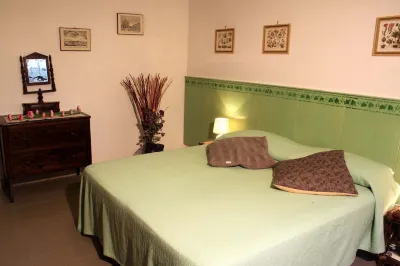 Gite Montemirello, with garden and swimming pool