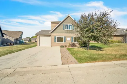 Beautiful 1500+ sq ft cabin with outdoor pool just steps off the patio