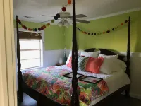 Private Waterfront Family Complex with Dock, Walk to Beach. Angler's Dream. 타이비 아일랜드 라이트 스테이션 앤드 뮤지엄 주변 호텔