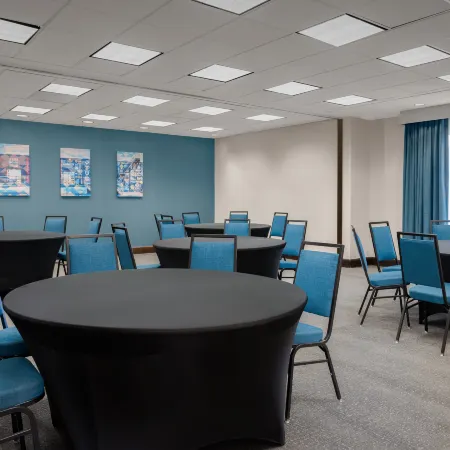 Hampton Inn & Suites Omaha-Downtown