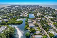 Canal Front and Heated Pool - Tranquil Coastal Haven Hotels in Anna Maria