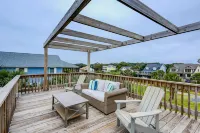 Beach Across the Street Ocean View Home w/ Roof Deck, Porch, AC - Dogs OK Hotel a Folly Beach