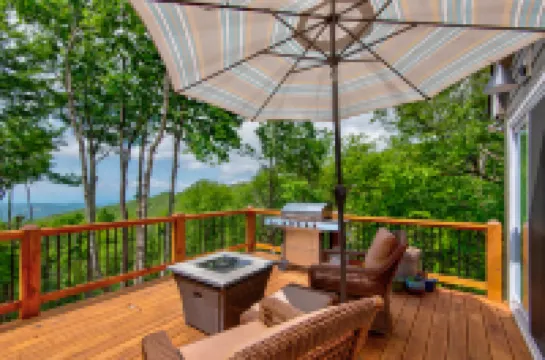 Spacious Living and Relaxing Hot Tub Views - Stunning Mountain Retreat
