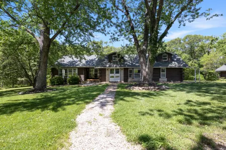 Charming Cabin with Fire Pit and Walking Trails - Inviting Family Retreat