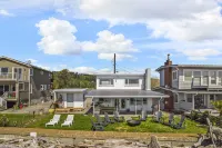 Seaside Retreat - Waterfront Haven with Beach Access Hotels in Camano