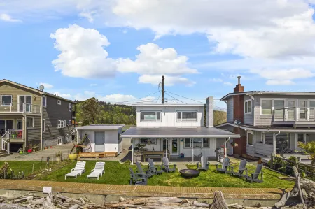 Direct Beach Access and Spa-Inspired Amenities - Stunning Waterfront Escape