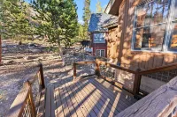 Cozy Loft and Shared Hot Tubs - Inviting Mountain Retreat