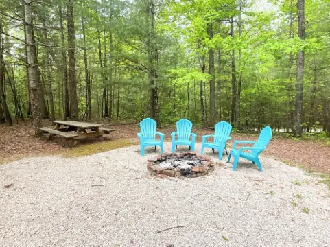 "Moon Glow" Cabin - Cozy Climber Retreat in Muir Valley w/ Hot-tub!