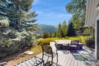 Luxurious Vail Escape with Private Sauna, Hot Tub, Fitness Room & Sweeping Views