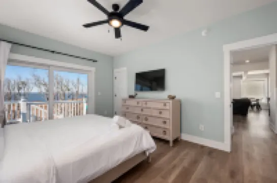 Stunning Coastal Retreat with Private Pool and Game Room - Luxurious Escape