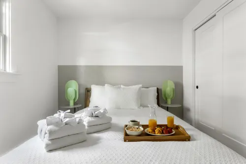 Modern Amenities and Steps from Park Circle Attractions - Tranquil Retreat Hotels in North Charleston