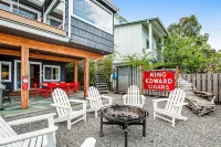 Amazing waterfront home with 360-degree view, chef's kitchen, game room & kayaks Hotels near Fay Bainbridge Park