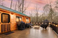 Secluded Chalet - Hot Tub, Deck, Private Lake Hotels in Monroe County