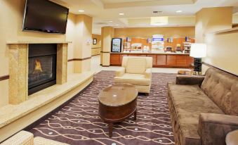 Holiday Inn Express & Suites Salinas