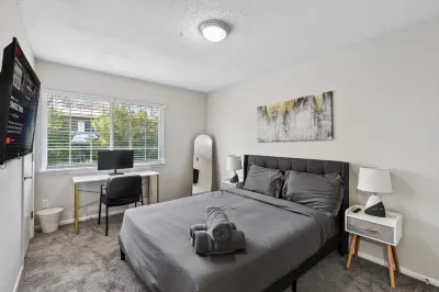 Chic Duplex - Convenient Access, Top-notch Dining