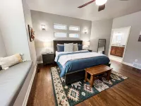 Private Fenced Backyard and Game Room - Gorgeous Mountain Retreat Hotels in Columbia Falls