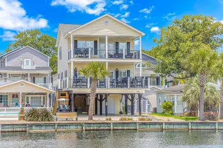 Stunning Waterfront Oasis with Golf Carts - Luxurious Family Retreat