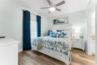 Breathtaking Gulf Views and Resort Pools - Charming Coastal Haven