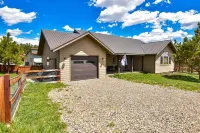 Nature Access and Contemporary Kitchen - Charming Tranquil Retreat