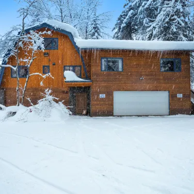 Quiet Apartment-above-garage a Block From Skiing Hotels near Chair 6