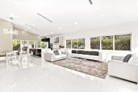 Luxurious Retreat - Private Pool, Jacuzzi, and More