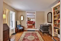 Spacious Cozy Retreat Near Ski Resorts - Charming Rustic Escape Hotel a Brandon
